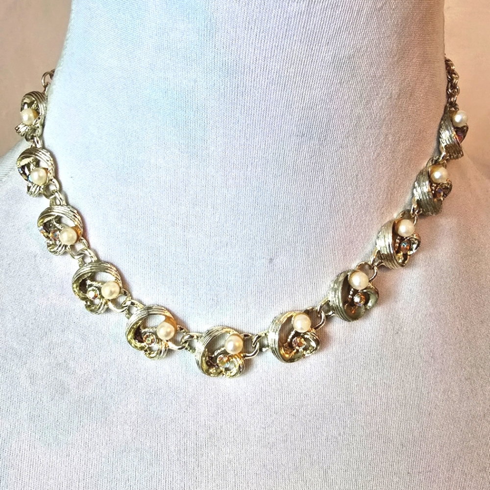 Vintage necklace gold tone white faux pearls pearlcore ab rhinestone choker